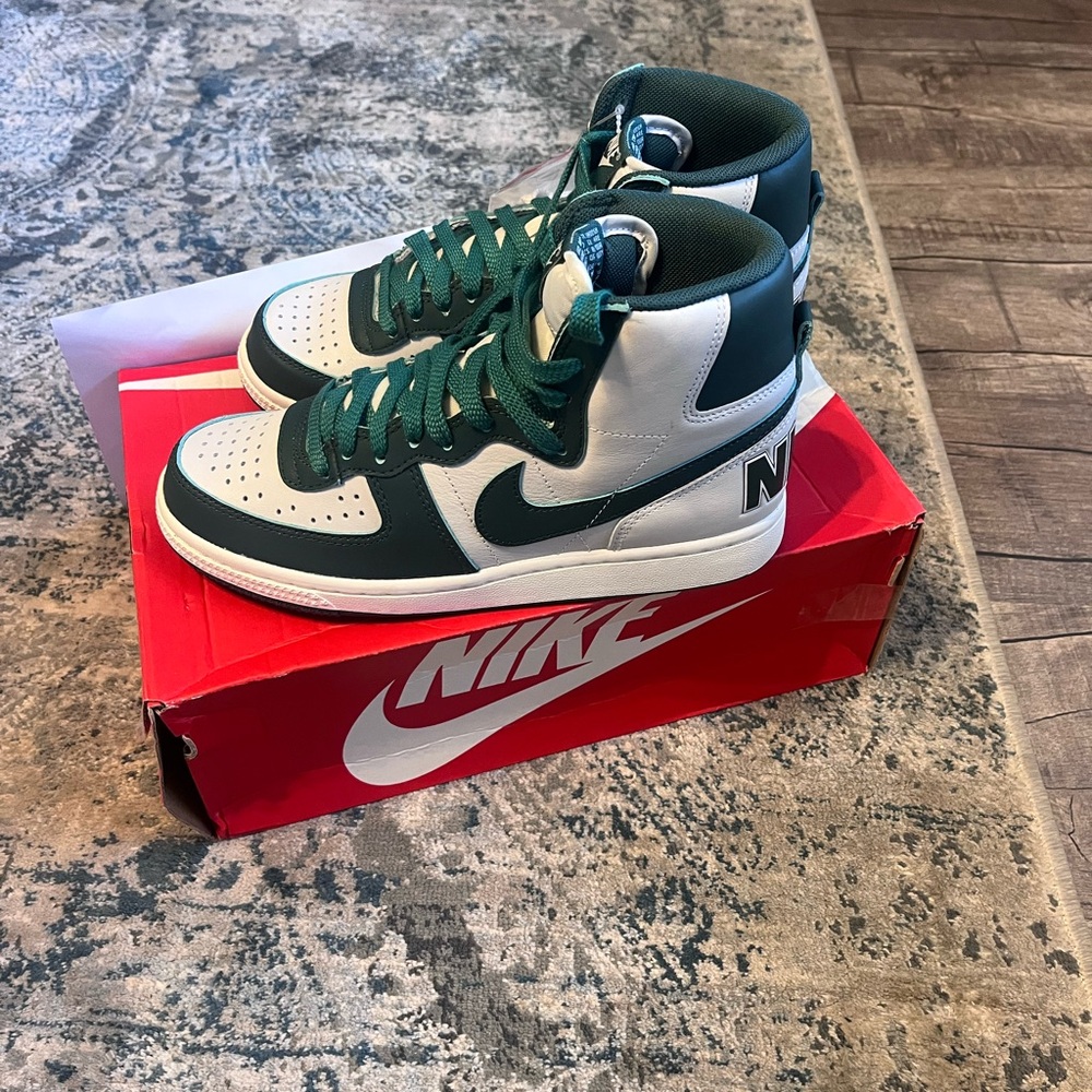 Nike Noble Green and White ( Terminator ) Nike High-Tops